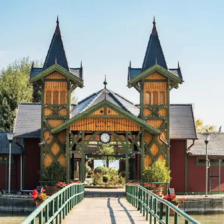 With Hot Tub Keszthely-balaton 58000 Case de vacanță Keszthely