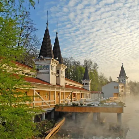 With Hot Tub Keszthely-balaton 58000 Case de vacanță